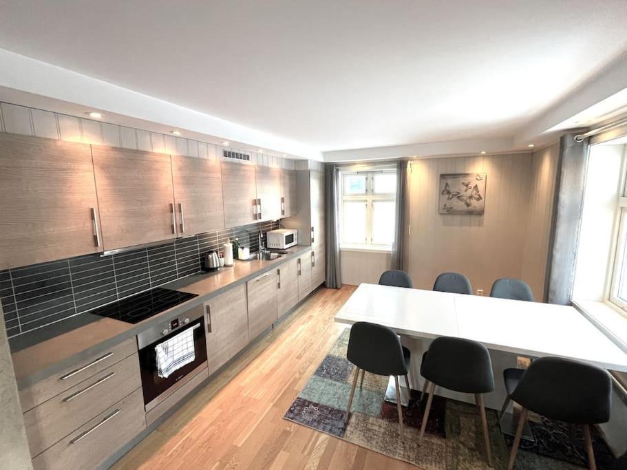 Skjomtind - Modern Apartment With Free Parking Narvik Bagian luar foto