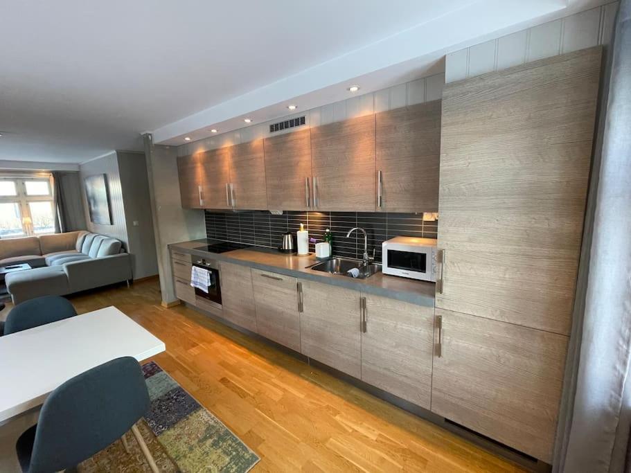 Skjomtind - Modern Apartment With Free Parking Narvik Bagian luar foto